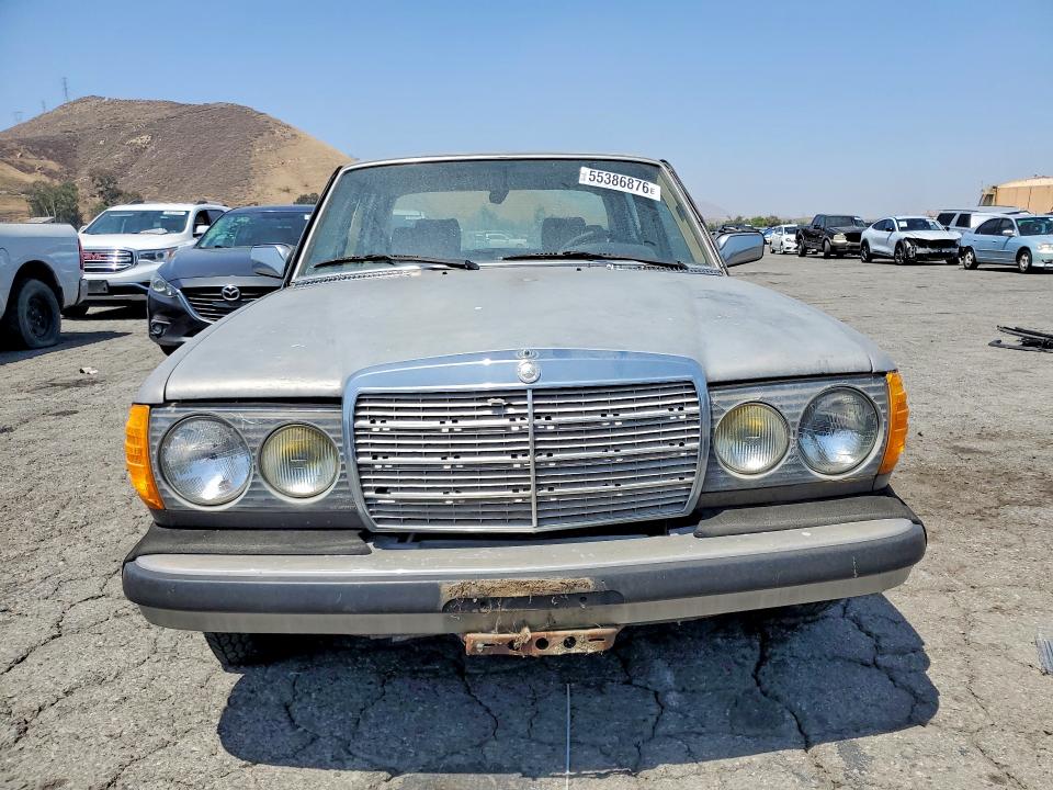 1981 Merz 280-class VIN WDB12303312090551 COPART salvage auction — NORMAL WEAR, DT, sold $150 on 2026-07-09 (photo 5)