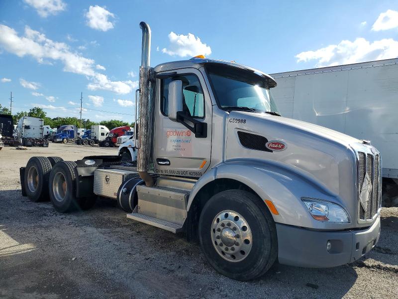 2017 Peterbilt All other VIN 1XPBDP9X8HD358407 COPART salvage auction — NORMAL WEAR, IL - CERTIFICATE OF TITLE, sold $8,000 on 2026-07-07 (photo 1)