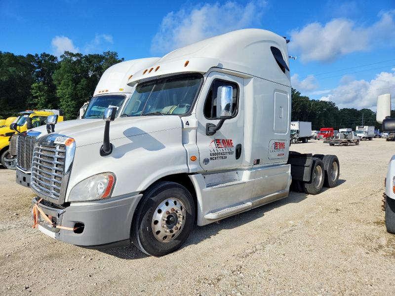 2016 Freightliner All other VIN 3AKJGLDV1GSGS4695 COPART salvage auction — MINOR DENT/SCRATCHES, LA - CERTIFICATE OF TITLE, sold $3,900 on 2026-07-28 (photo 2)