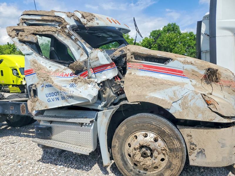 2025 Freightliner All other VIN 3AKJHLDR4SSVN0758 COPART salvage auction — ALL OVER, MO - SALVAGE CERTIFICATE OF TITLE, sold $16,500 on 2026-07-30 (photo 9)