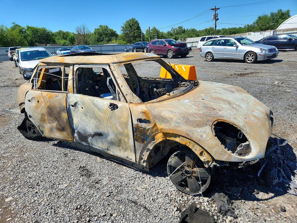 2015 Mini Cooper VIN WMWXS5C53FT833339 COPART salvage auction — BURN, SC, sold $350 on 2026-08-04 (photo 4)