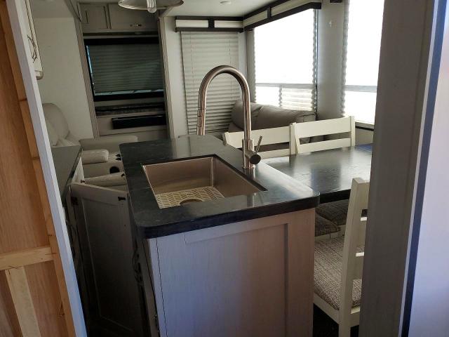 2022 Foresriver River VIN 5ZT2LCZB5NB011608 COPART salvage auction — NORMAL WEAR, AB - BOS - ACTIVE, sold $4,550 on 2026-07-28 (photo 6)