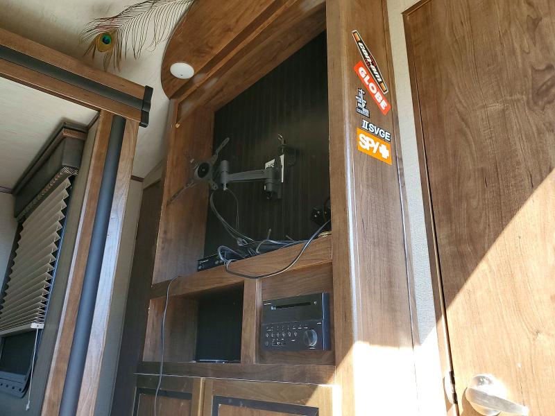 2018 Cruiser rv llc Recreation VIN 5RXHB2721J2363104 COPART salvage auction — BIOHAZARD/CHEMICAL, AB - BOS - ACTIVE, sold $10,000 on 2026-07-14 (photo 9)