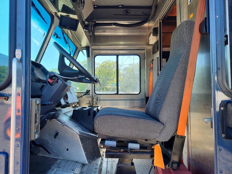 2021 Frht - freightliner All other VIN 4UZAC2EA7MCML0620 COPART salvage auction — NORMAL WEAR, NJ - CERTIFICATE OF TITLE, sold $21,500 on 2026-07-07 (photo 7)