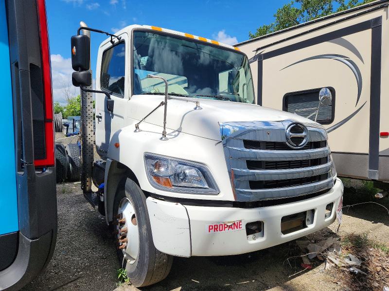 2014 Hino Hino 338 VIN 5PVNV8JP6E4S50215 COPART salvage auction — MECHANICAL, OK - CERTIFICATE OF TITLE, sold $4,600 on 2026-09-02 (photo 1)