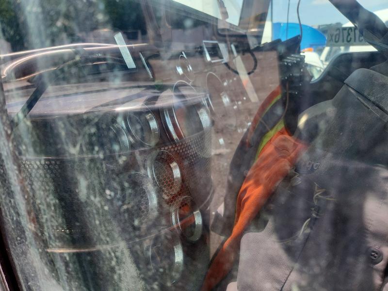2000 Kenworth All other VIN 1XKWDB9XXYJ851694 COPART salvage auction — NORMAL WEAR, CO - DEALER ONLY SALVAGE TITLE, sold $11,200 on 2026-07-09 (photo 8)
