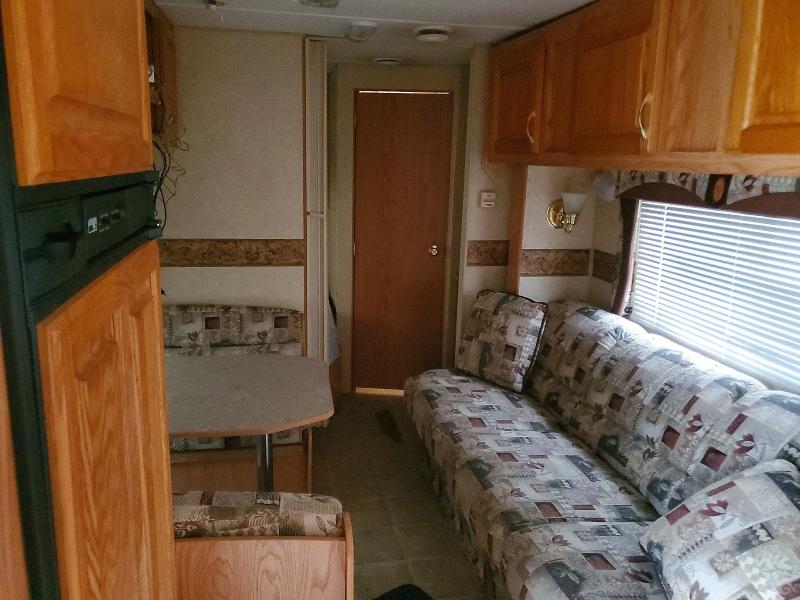 2005 Jayco Rv trailer VIN 1UJBJ02P751EN1950 COPART salvage auction — MINOR DENT/SCRATCHES, IN - CERT OF TITLE-SALVAGE TITLE, sold $40 on 2026-07-30 (photo 6)