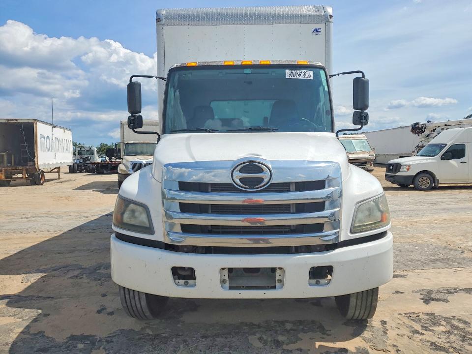 2019 Hino All other VIN 5PVNE8JV0K4S57025 COPART salvage auction — MINOR DENT/SCRATCHES, FL - CERTIFICATE OF TITLE, sold $16,700 on 2026-07-06 (photo 5)