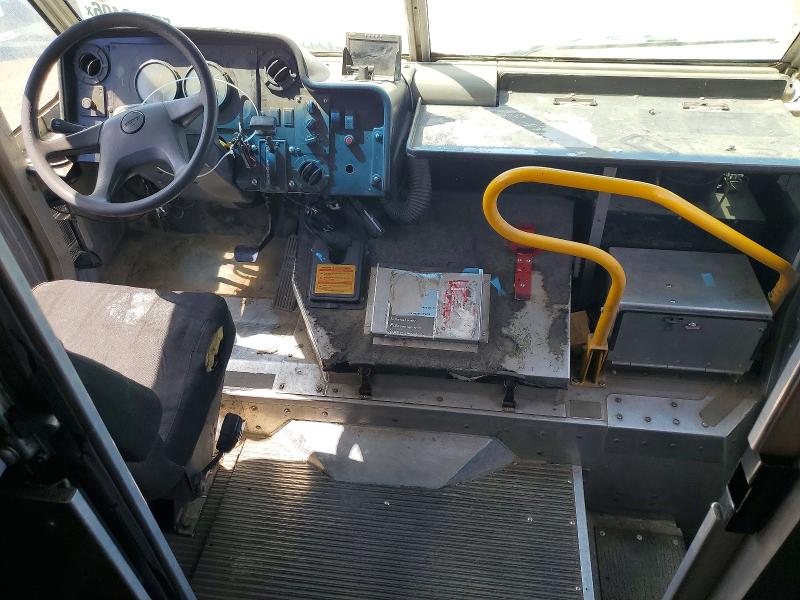 2006 Freightliner All other VIN 4UZAAPBW36CW54974 COPART salvage auction — MINOR DENT/SCRATCHES, WA - VEHICLE CERT OF OWNERSHIP-TITL, sold $1,750 on 2026-07-06 (photo 8)
