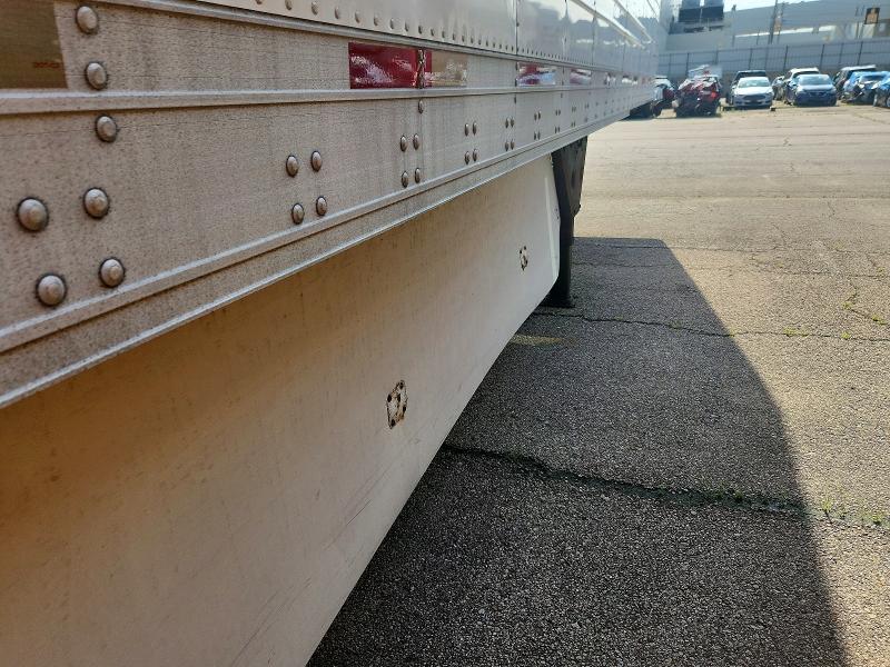 2015 Utility trailer manufacture VIN 1UYVS2536FU226819 COPART salvage auction — MINOR DENT/SCRATCHES, NE - CERT OF TITLE-SALVAGE, sold $6,300 on 2026-07-09 (photo 5)