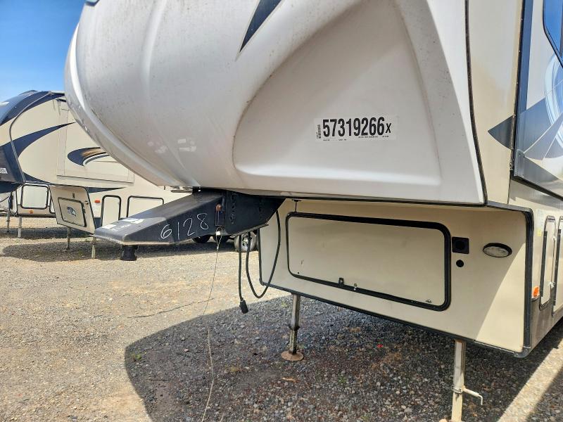 2017 Foresriver Chaparral VIN 5ZT3CH2B7HA316128 COPART salvage auction — MINOR DENT/SCRATCHES, OR - SALVAGE TITLE CERTIFICATE, sold $6,000 on 2026-07-09 (photo 8)