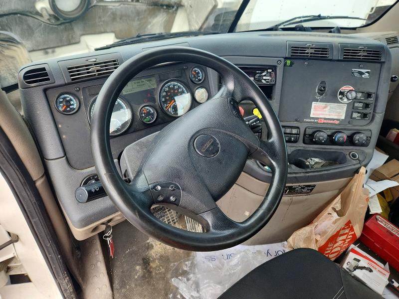 2019 Freightliner All other VIN 3AKJGBDV3KDJW2113 COPART salvage auction — NORMAL WEAR, CT, sold $7,400 on 2026-07-09 (photo 5)