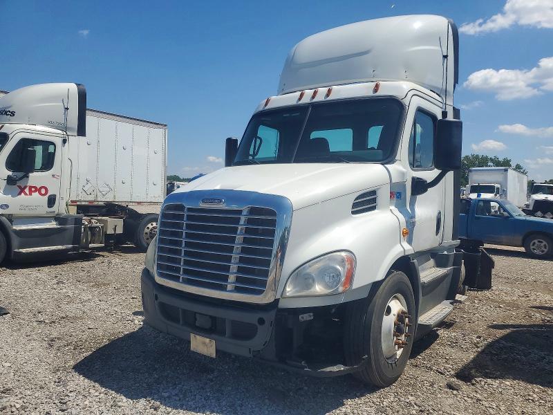 2017 Freightliner Cascadia 113 VIN 3AKBGADV9HSJD0569 COPART salvage auction — FRONT END, IN - CERTIFICATE OF TITLE, sold $175 on 2026-07-23 (photo 2)