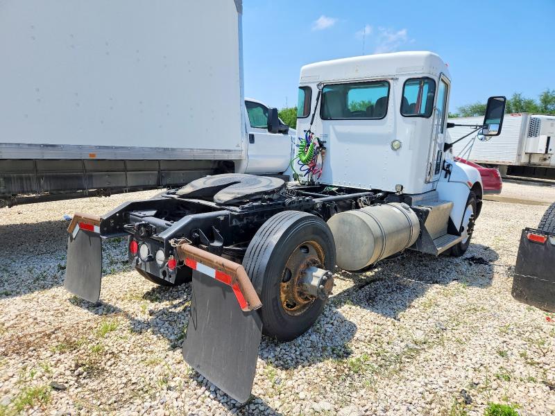 2015 Kenworth All other VIN 2XKHAJ7XXFM462686 COPART salvage auction — MINOR DENT/SCRATCHES, IN - CERTIFICATE OF TITLE, sold $8,000 on 2026-07-07 (photo 4)