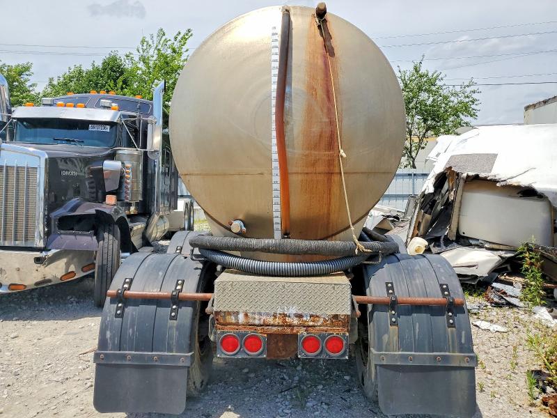 1984 Peterbilt All other VIN 1XP9D29X8EN165441 COPART salvage auction — MINOR DENT/SCRATCHES, KY - CERTIFICATE OF TITLE, sold $11,900 on 2026-07-28 (photo 6)