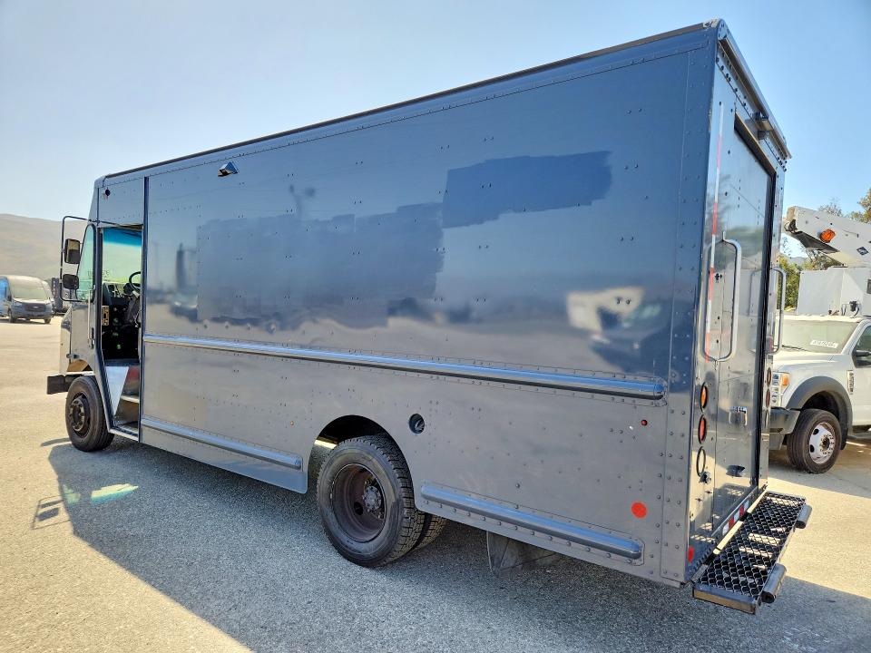 2020 Freightliner All other VIN 4UZAC2EA2LCMH8049 COPART salvage auction — MINOR DENT/SCRATCHES, CA - CERTIFICATE OF TITLE, sold $26,000 on 2026-07-31 (photo 2)
