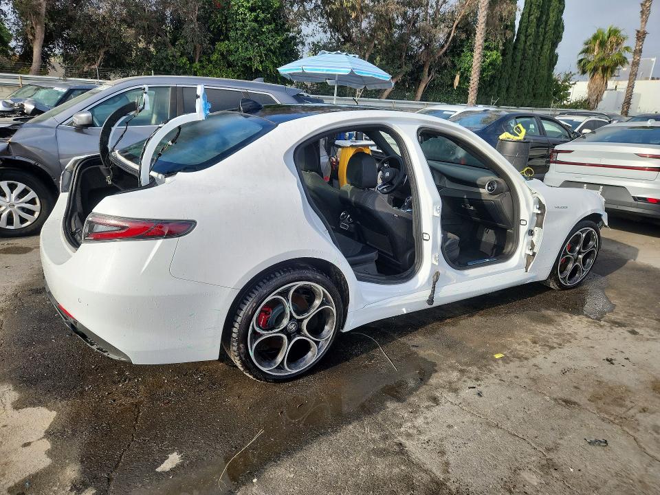 2024 Alfa romeo Giulia VIN ZARFAMBN1R7683277 COPART salvage auction — FRONT END, Ca - Certificate Of Title, sold $10,600 on 2026-07-02 (photo 3)
