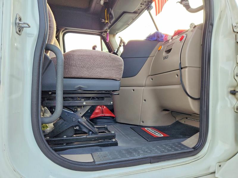2015 Freightliner All models VIN 1FUJGLBG5FLGS1622 COPART salvage auction — MINOR DENT/SCRATCHES, FL - CERT OF TITLE SLVG REBUILDABLE, sold $11,400 on 2026-08-06 (photo 5)