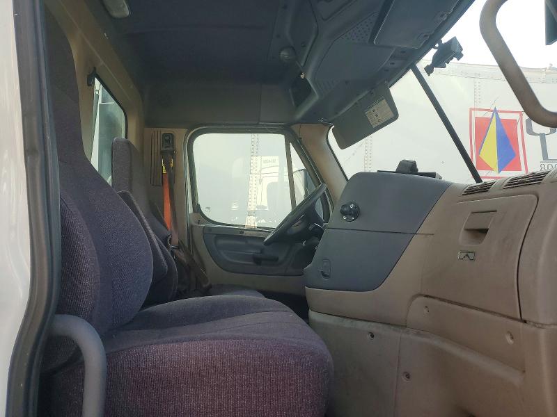 2018 Freightliner Cascadia 113 VIN 3AKBGADV8JSJN2668 COPART salvage auction — NORMAL WEAR, IN - CERTIFICATE OF TITLE, sold $1,450 on 2026-07-16 (photo 6)