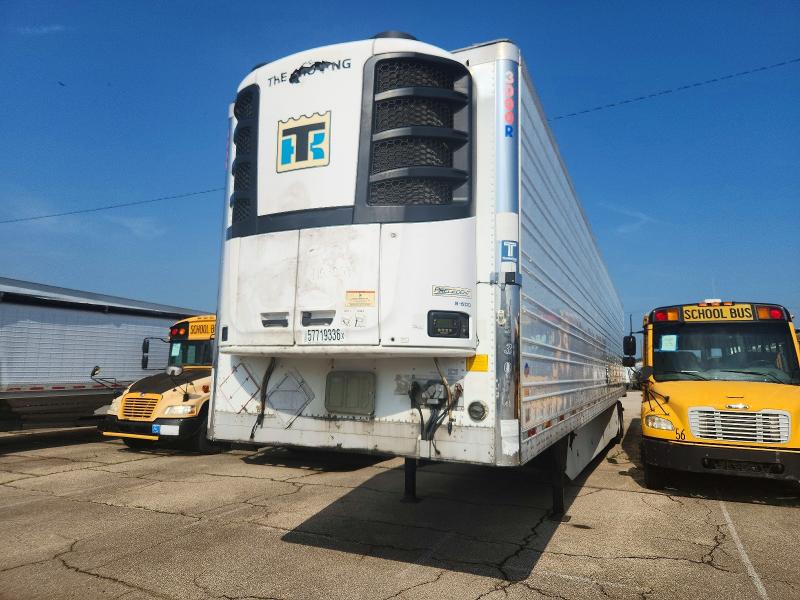 2015 Utility trailer manufacture VIN 1UYVS2536FU226819 COPART salvage auction — MINOR DENT/SCRATCHES, NE - CERT OF TITLE-SALVAGE, sold $6,300 on 2026-07-09 (photo 2)
