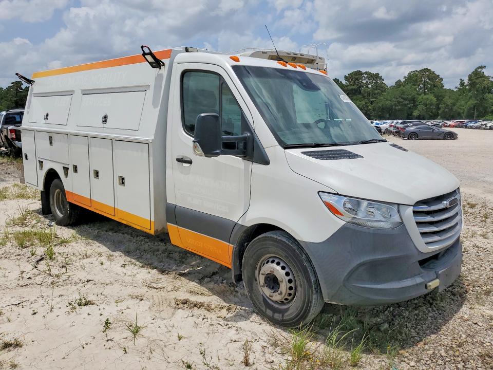 2019 Freightliner Sprinter VIN WDPPF4CD5KN038664 COPART salvage auction — MINOR DENT/SCRATCHES, LA - CERTIFICATE OF TITLE (P), sold $7,700 on 2026-07-14 (photo 4)