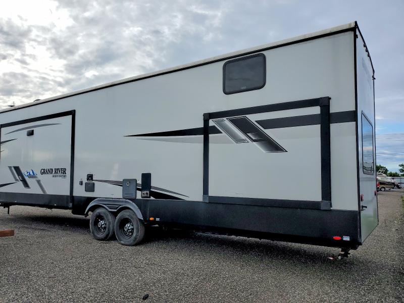 2023 Forest riv Recreation VIN 4X4TSES25PJ052158 COPART salvage auction — NORMAL WEAR, ON - PERMIT NO BRAND - UNFIT (P), sold $36,500 on 2026-07-28 (photo 3)