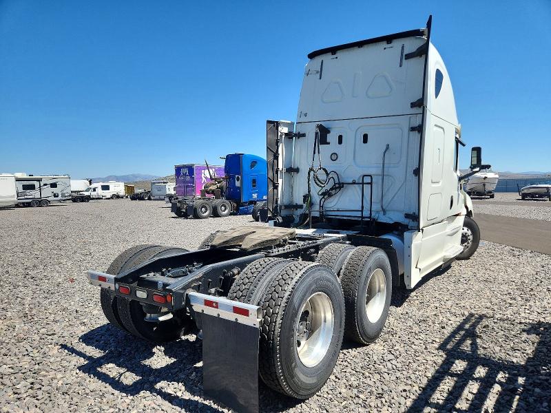 2019 Freightliner All other VIN 3AKJHHDR2KSKX8918 COPART salvage auction — ROLLOVER, NV - SALVAGE TITLE, sold $500 on 2026-07-09 (photo 4)