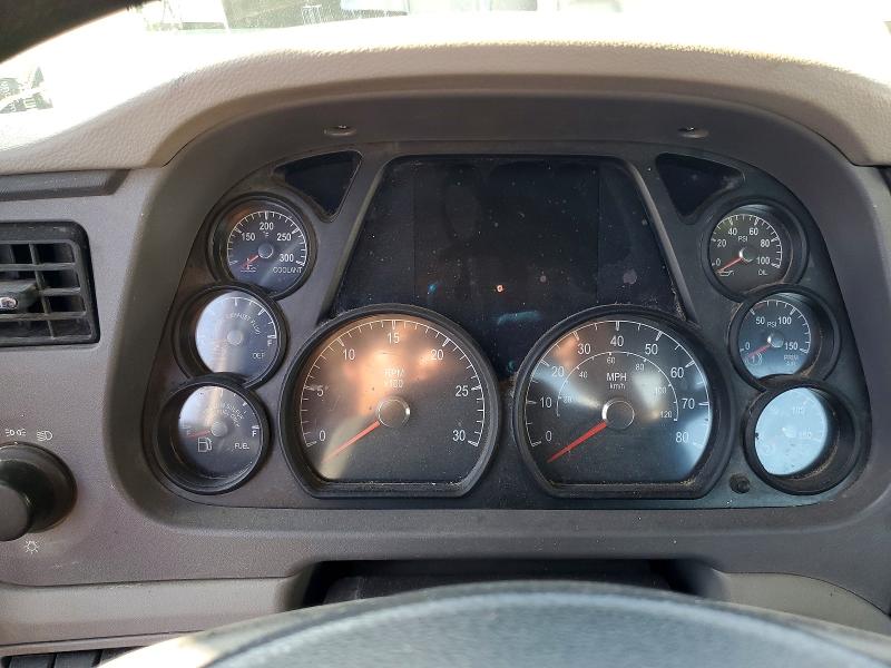 2017 Peterbilt All other VIN 1XPBDP9X8HD358407 COPART salvage auction — NORMAL WEAR, IL - CERTIFICATE OF TITLE, sold $8,000 on 2026-07-07 (photo 8)