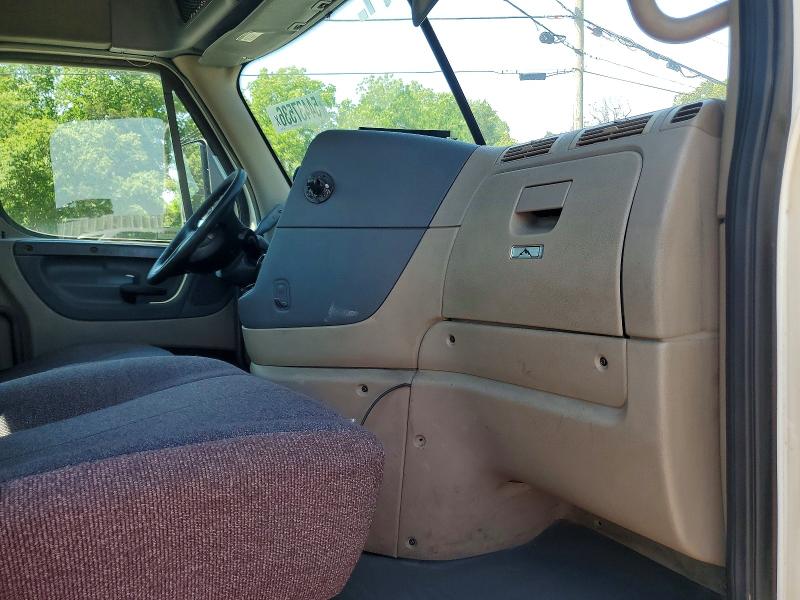 2017 Freightliner All other VIN 3AKBGADV3HSJD0535 COPART salvage auction — MINOR DENT/SCRATCHES, IN - CERTIFICATE OF TITLE, sold $250 on 2026-07-10 (photo 5)