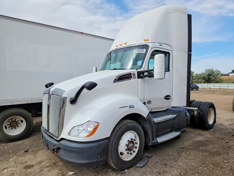 2016 Kenworth All other VIN 1XKYA48X9GJ496711 COPART salvage auction — MINOR DENT/SCRATCHES, IN - CERTIFICATE OF TITLE, sold $5,100 on 2026-07-07 (photo 2)