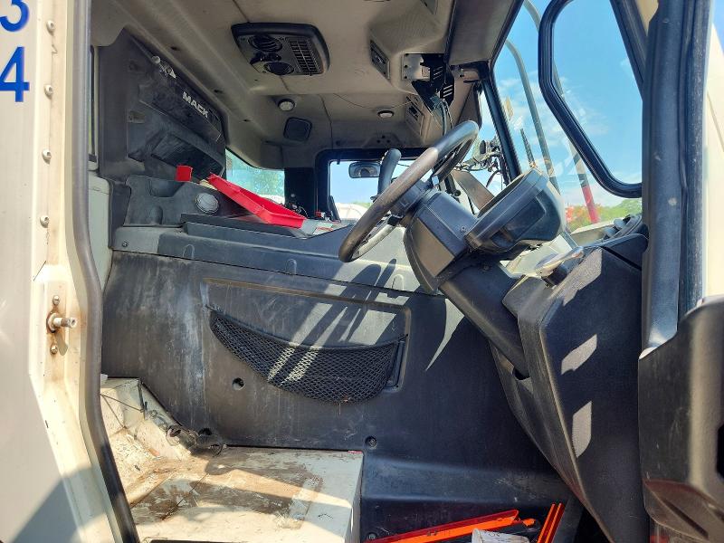 2018 Mack All other VIN 1M2LR04C7JM001515 COPART salvage auction — MINOR DENT/SCRATCHES, CD, sold $1,250 on 2026-07-09 (photo 5)