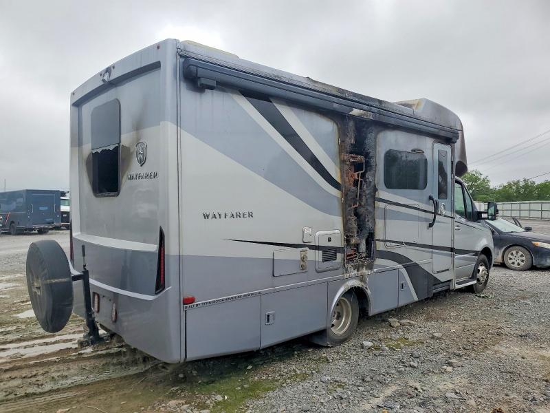 2020 Tiffen Unknown VIN W1X8E33Y0LN119178 COPART salvage auction — INTERIOR BURN, TN - SALVAGE CERTIFICATE (P), sold $5,700 on 2026-07-29 (photo 4)