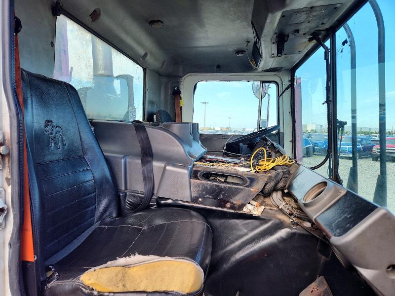 2010 Mack All other VIN 1M2AV02C1AM005601 COPART salvage auction — MINOR DENT/SCRATCHES, FL - CERTIFICATE OF DESTRUCTION, sold $2,300 on 2026-07-09 (photo 5)