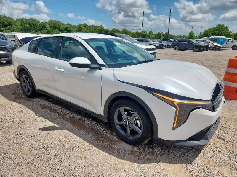 2025 Kia K4 VIN 3KPFT4DE6SE058574 COPART salvage auction — Rear End, TX - NONREPAIRABLE TITLE, sold $5,100 on 2025-08-25 (photo 4)