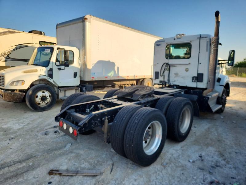 2017 Kenworth All other VIN 1XKZDK9X2HJ163976 COPART salvage auction — NORMAL WEAR, CT, sold $9,300 on 2026-07-14 (photo 4)