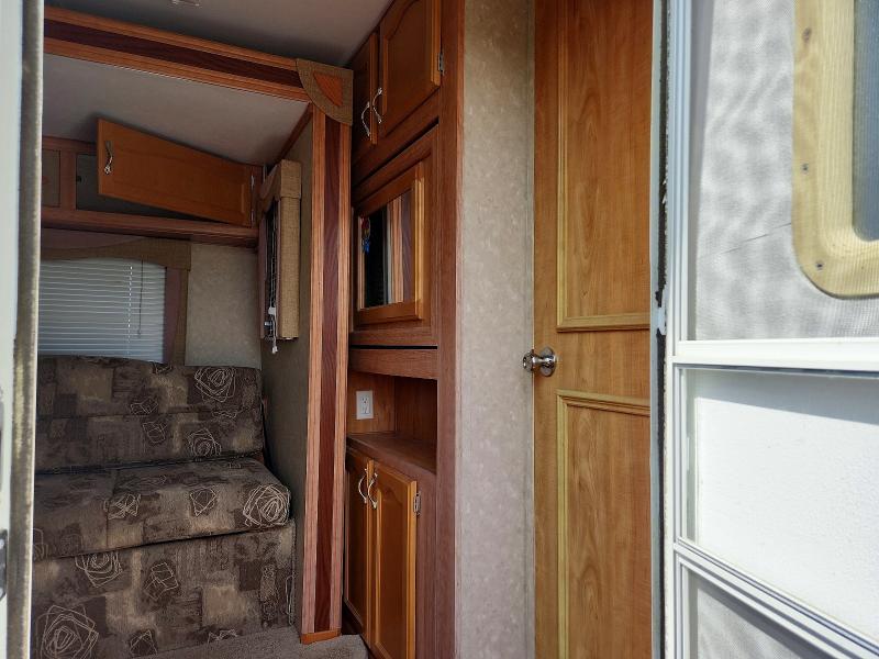 2010 Gulf stream Conquest VIN 1NL1GTM23A1101374 COPART salvage auction — HAIL, CT, sold $10 on 2026-07-28 (photo 5)