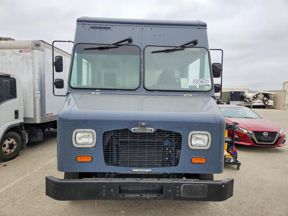 2021 Freightliner All other VIN 4UZAC2GA2MCMM9749 COPART salvage auction — MINOR DENT/SCRATCHES, CA - DIS/DLR/EXP ONLY CLEAN TITLE, sold $550 on 2026-07-28 (photo 5)