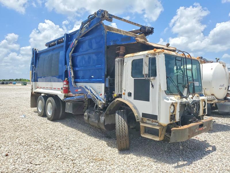 2011 Mack All other VIN 1M2AV02C0BM006563 COPART salvage auction — SIDE, CD, sold $1,300 on 2026-07-09 (photo 1)