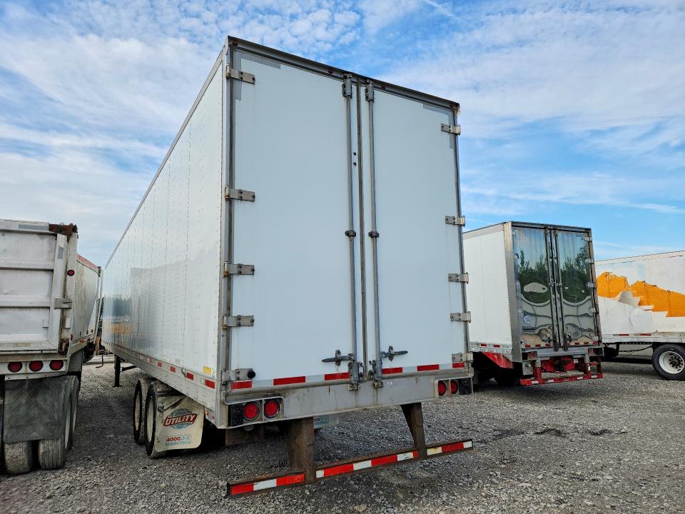 2012 Utility trailer Trailer VIN 1UYVS2532CG358115 COPART salvage auction — ROOF, ME - CERTIFICATE OF TITLE, sold $15 on 2026-07-28 (photo 2)