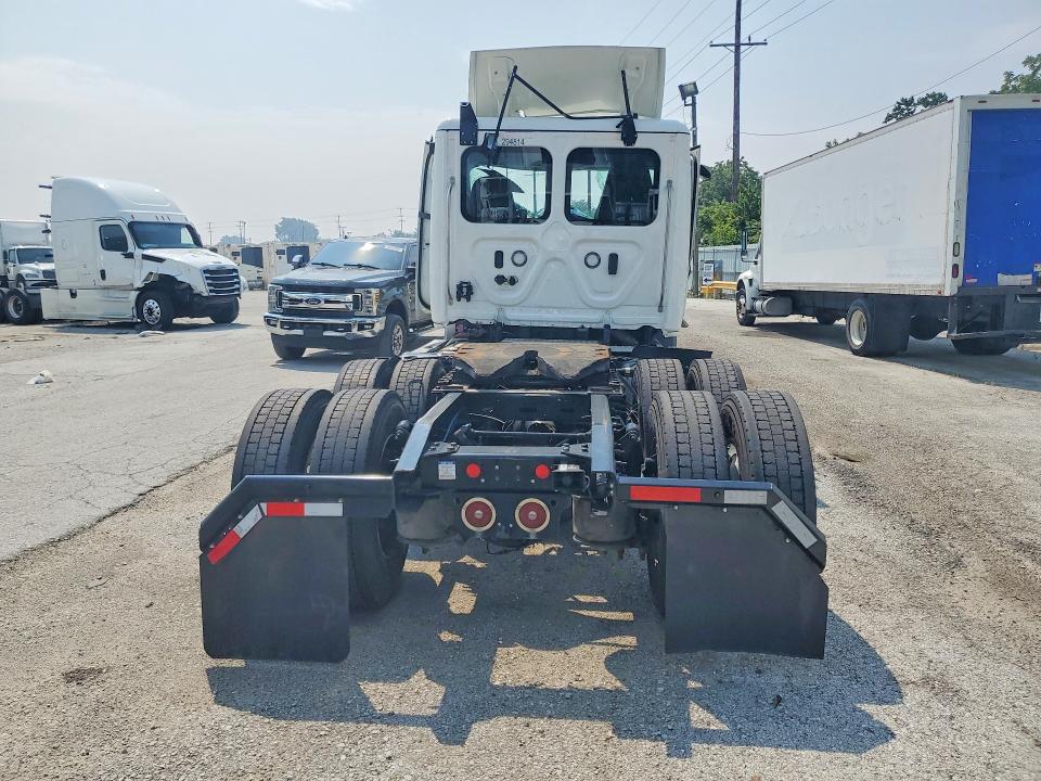 2025 Freightliner All other VIN 3AKJHTDV0SDVL0279 COPART salvage auction — ALL OVER, AZ - CERT OF TITLE - SALVAGE, sold $11,300 on 2026-07-27 (photo 6)