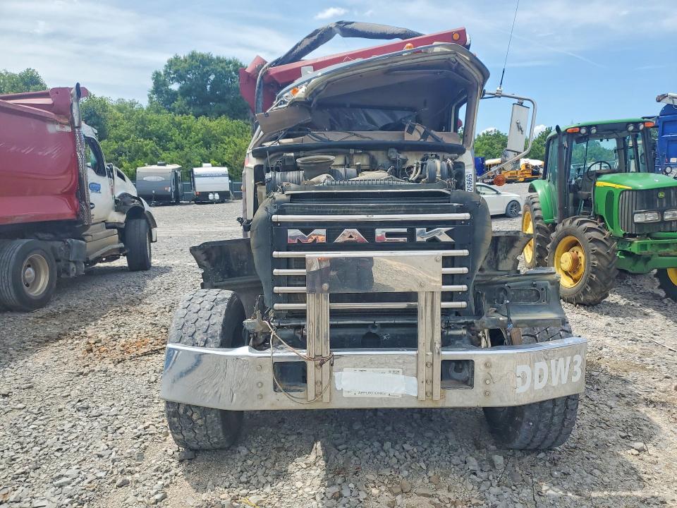 2007 Mack 700 ctp700 VIN 1M2AT04C37M003554 COPART salvage auction — ROLLOVER, TN - SALVAGE CERTIFICATE, sold $9,200 on 2026-08-27 (photo 5)