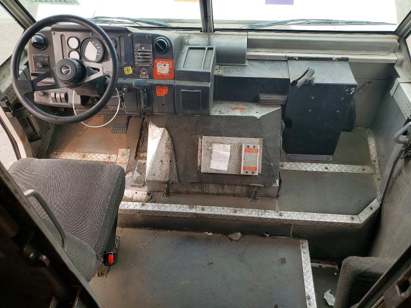 1998 Freightliner All other VIN 4UZA4FF40WC932868 COPART salvage auction — MECHANICAL, CT, sold $150 on 2026-08-13 (photo 8)
