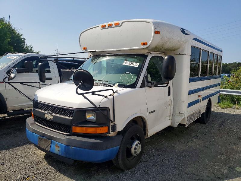2005 Chev Express VIN 1GBJG31U151181246 COPART salvage auction — SIDE, S1, sold $200 on 2026-07-09 (photo 9)