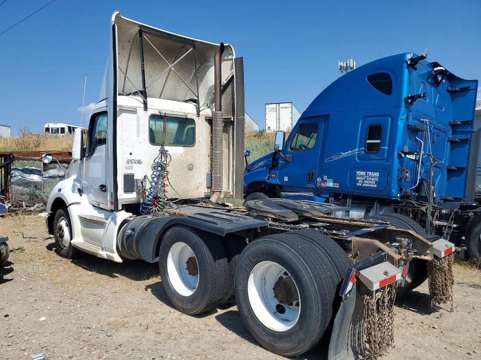 2014 Kenworth All other VIN 1XKYD49X2EJ412845 COPART salvage auction — NORMAL WEAR, IN - CERTIFICATE OF TITLE, sold $8,600 on 2026-08-18 (photo 2)