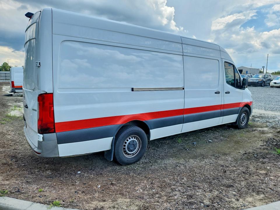 2021 Frht - freightliner Unknown VIN W2Y40CHY4MT069855 COPART salvage auction — REAR END, CT, sold $4,350 on 2026-07-27 (photo 3)