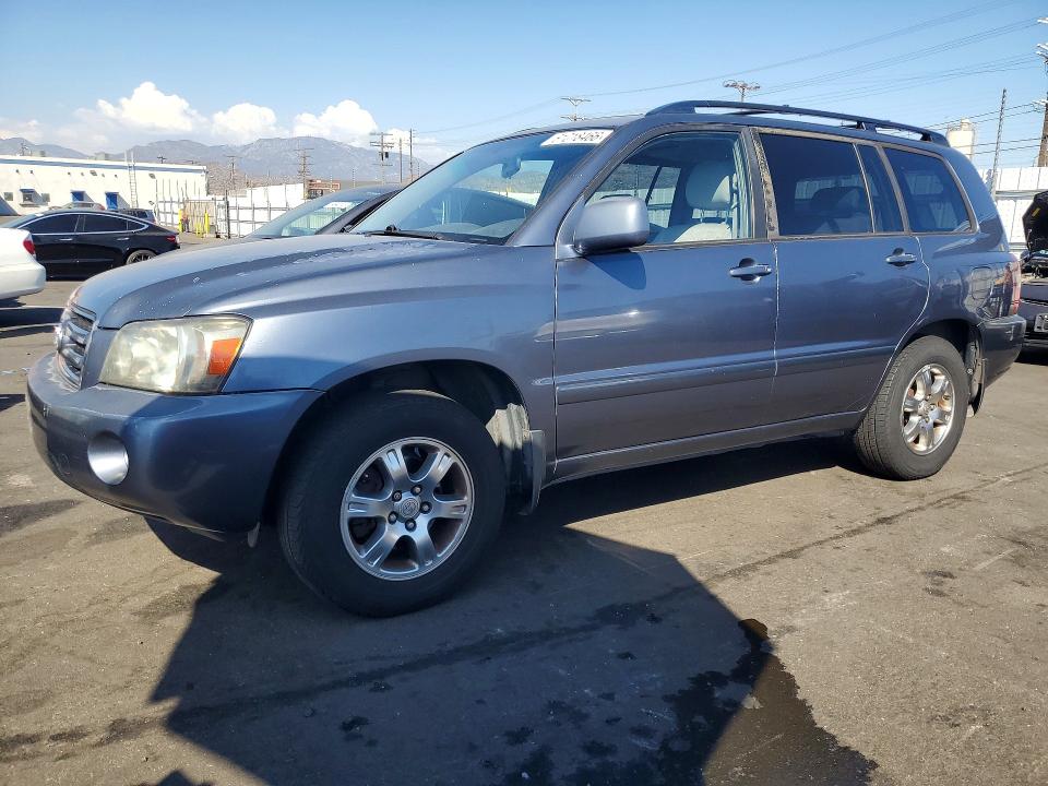 2004 Toyota Highlander VIN JTEDP21A340035780 COPART salvage auction — MINOR DENT/SCRATCHES, Ca - Dis/Dlr/Exp Only Clean Title, sold $900 on 2026-07-20 (photo 1)