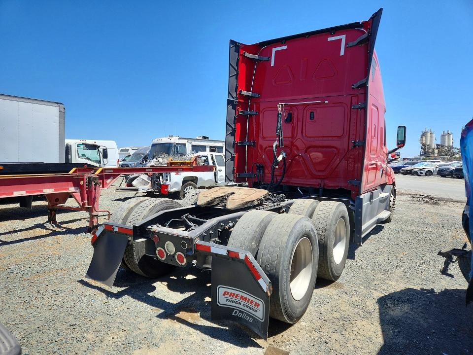2019 Freightliner All other VIN 3AKJHHDR0KSKC2360 COPART salvage auction — MINOR DENT/SCRATCHES, CA - DIS/DLR/EXP ONLY CLEAN TITLE, sold $6,300 on 2026-07-31 (photo 3)