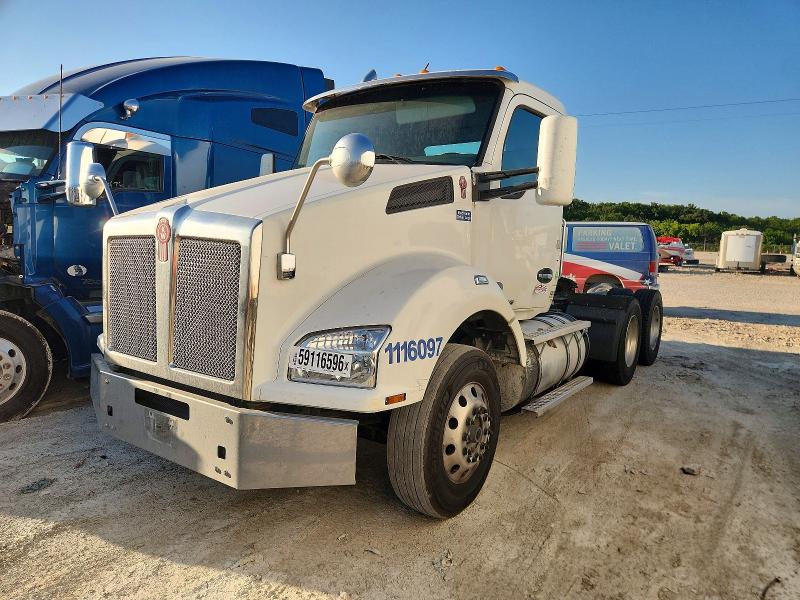 2017 Kenworth All other VIN 1XKZDK9X2HJ163976 COPART salvage auction — NORMAL WEAR, CT, sold $9,300 on 2026-07-14 (photo 2)