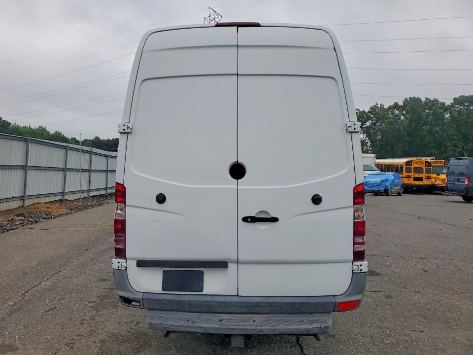 2015 Freightliner Sprinter VIN WDYPE8DC7F5976943 COPART salvage auction — NORMAL WEAR, RC, sold $8,400 on 2026-08-14 (photo 6)