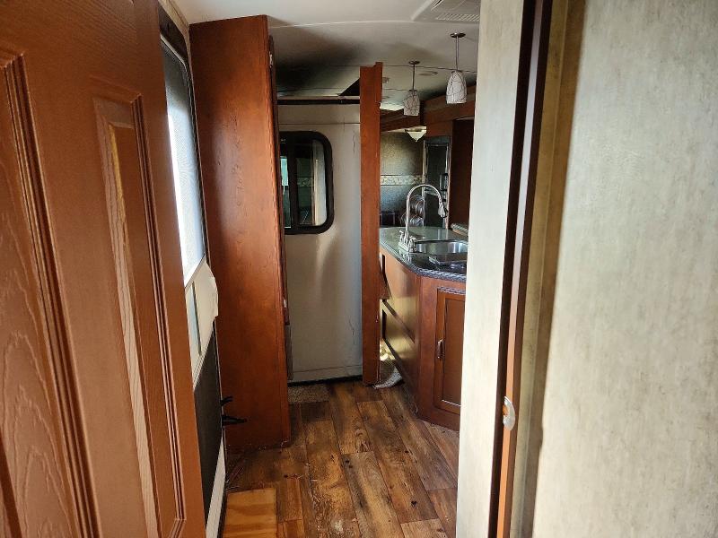 2015 Keystone rv Recreation VIN 4YDT31R29FT414073 COPART salvage auction — NORMAL WEAR, IL - CERTIFICATE OF TITLE, sold $1,600 on 2026-07-30 (photo 5)